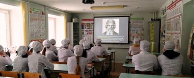 14 февраля - День Книгодарения. Преподаватель русского языка и литературы Светлана Федотова провела занятие на тему "День книгодарения"!
